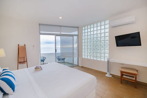 Panoramic Suite | Free WiFi, bed sheets