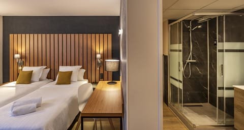 Comfort Room, 2 Twin Beds, Non Smoking (Shower Only) | In-room safe, desk, blackout drapes, soundproofing