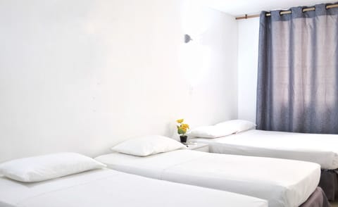 Quadruple Room | Minibar, desk, free cribs/infant beds, free WiFi