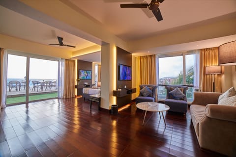 Royale suite with Ocean View | Living area | 42-inch Smart TV with digital channels, TV