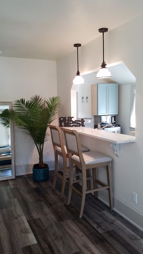 The breakfast bar is suitable for dining as well as entertaining and office work