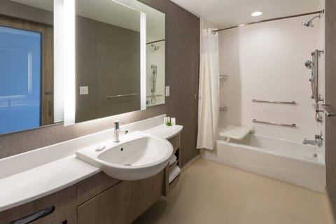 Suite, 1 King Bed (Hearing Accessible) | Bathroom | Free toiletries, hair dryer, towels