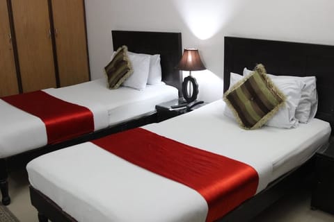 Deluxe Double or Twin Room | 1 bedroom, in-room safe, laptop workspace, soundproofing