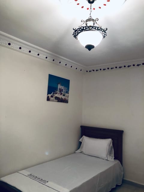 Standard Twin Room | Desk, blackout drapes, free WiFi, bed sheets