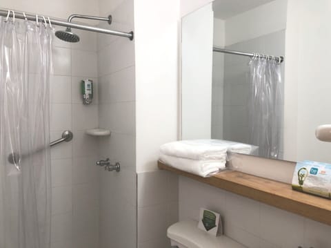 Twin Room, 2 Twin Beds | Bathroom | Shower, hair dryer, towels