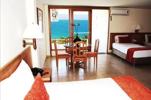 Junior Room, Ocean View | Premium bedding, minibar, in-room safe, desk