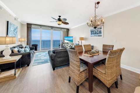 Family Condo, 3 Bedrooms, Jetted Tub, Beach View | In-room dining