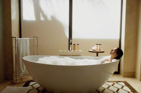 Separate tub and shower, deep soaking tub, rainfall showerhead