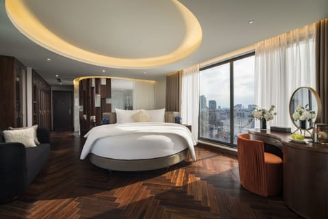 Suite with Terrace, Panorama View | Hypo-allergenic bedding, minibar, in-room safe, desk