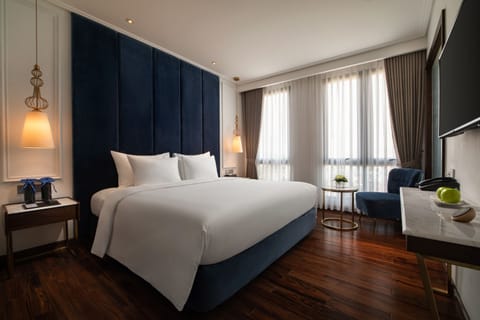 Executive Double or Twin Room, City View | Hypo-allergenic bedding, minibar, in-room safe, desk