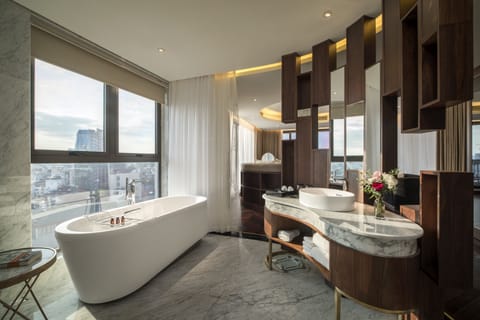 Suite with Terrace, Panorama View | Bathroom | Free toiletries, hair dryer, bathrobes, slippers