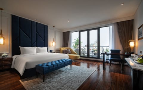 Soleil Suite Room, Balcony | Hypo-allergenic bedding, minibar, in-room safe, desk