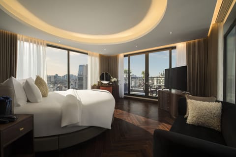 Suite with Terrace, Panorama View | Hypo-allergenic bedding, minibar, in-room safe, desk