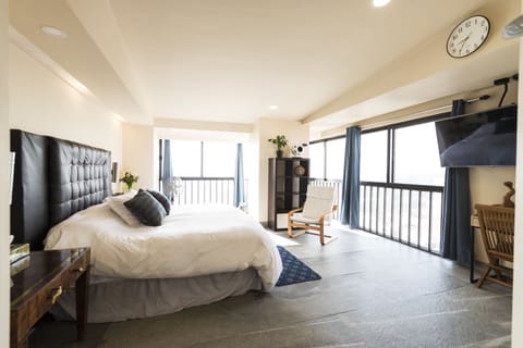 Egyptian cotton sheets, premium bedding, down comforters, in-room safe