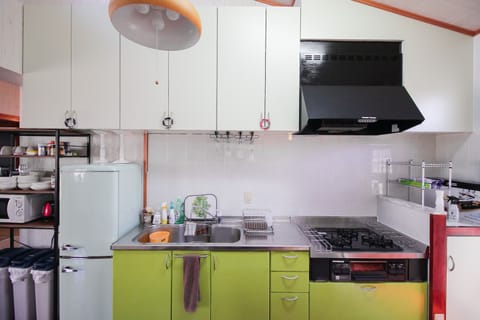 Apartment, Non Smoking | Private kitchen | Fridge, microwave, stovetop, cookware/dishes/utensils