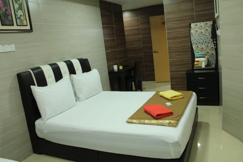Exclusive Double Room | Iron/ironing board, free WiFi, bed sheets