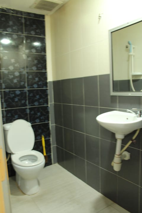 Exclusive Double Room | Bathroom | Shower, slippers, towels, soap