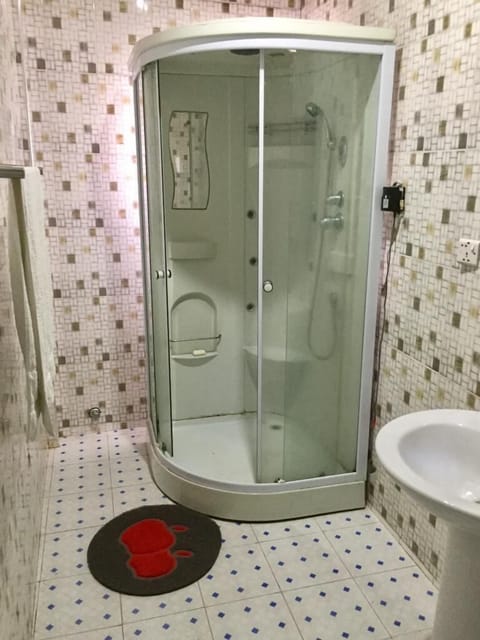 Standard Single Room | Bathroom | Towels