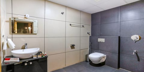 Classic Double Room (NON AC) | Bathroom | Shower, towels