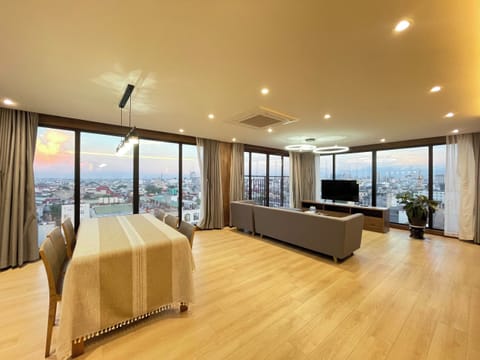 Panoramic Penthouse, 2 Bedrooms | Minibar, in-room safe, individually decorated, individually furnished