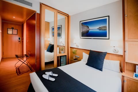 Single Room | Premium bedding, minibar, in-room safe, desk