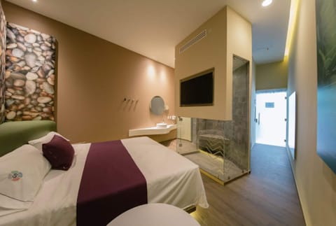 Deluxe Room | In-room safe, free WiFi, bed sheets, wheelchair access