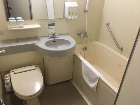 Combined shower/tub, free toiletries, hair dryer, slippers