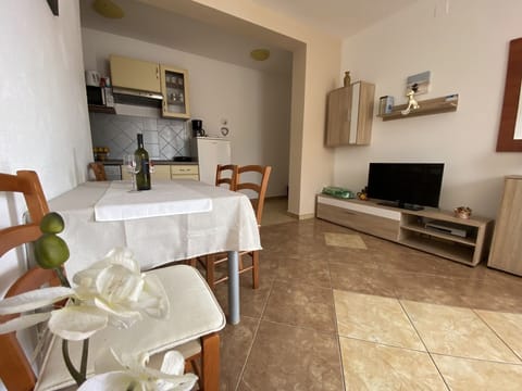 Family Apartment | Living area | Flat-screen TV