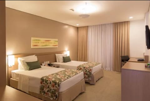 Deluxe Twin Room | Minibar, in-room safe, desk, free WiFi