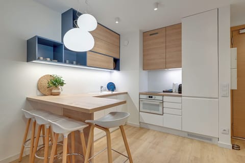 Design Apartment | Private kitchenette | Fridge, stovetop, dishwasher, coffee/tea maker