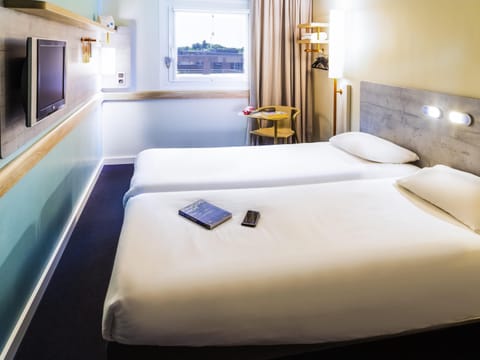 Standard Room, 2 Twin Beds | Select Comfort beds, desk, laptop workspace, soundproofing