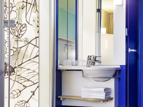 Select Comfort beds, desk, laptop workspace, soundproofing