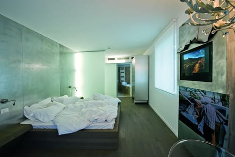 Double Room (Prestige) | Hypo-allergenic bedding, down comforters, Select Comfort beds, minibar