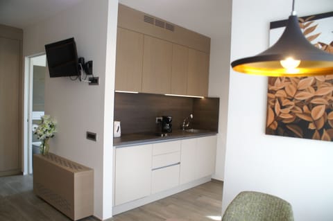 Apartment (Mimosa) | Private kitchenette | Full-size fridge, microwave, stovetop, espresso maker