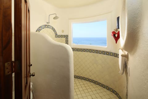 Large Casita #4 Ocean View | Bathroom | Shower, free toiletries, hair dryer, towels