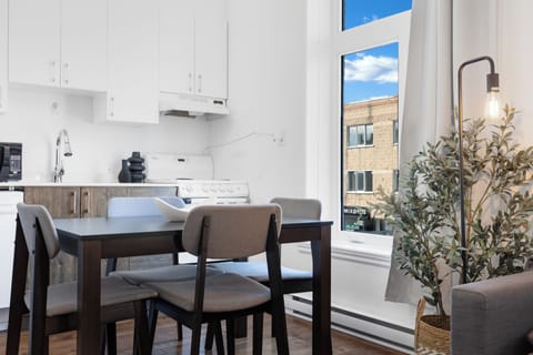 City Studio, 1 Queen Bed with Sofa bed, Patio, City View (Mont-Royal 201) | Private kitchen | Full-size fridge, microwave, oven, stovetop