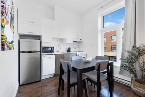 City Studio, 1 Queen Bed with Sofa bed, Patio, City View (Mont-Royal 201) | Private kitchen | Full-size fridge, microwave, oven, stovetop