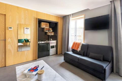 Luxury Apartment, Ensuite, Courtyard View (Suite n°4) | Private kitchen | Fridge, microwave, stovetop, espresso maker