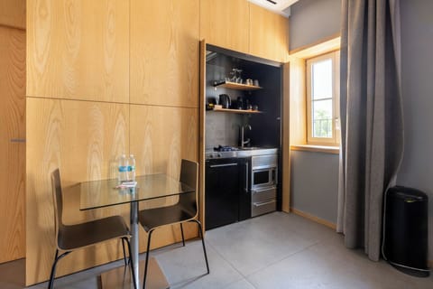 Apartment, Ensuite (Suite n°3) | Private kitchen | Fridge, microwave, stovetop, espresso maker