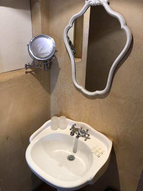 Superior Double Room | Bathroom | Hair dryer