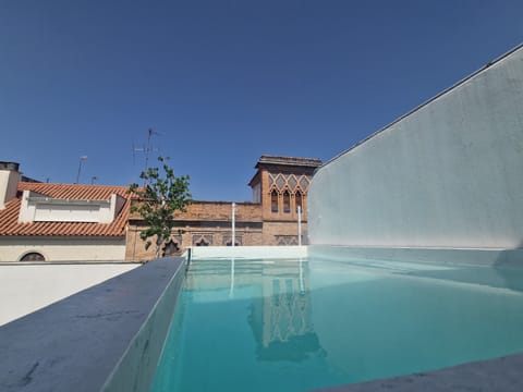 Seasonal outdoor pool, sun loungers