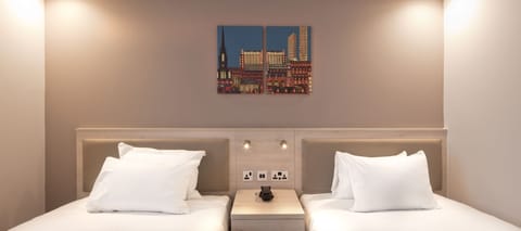 Twin Room, 2 Twin Beds | Hypo-allergenic bedding, in-room safe, desk, laptop workspace