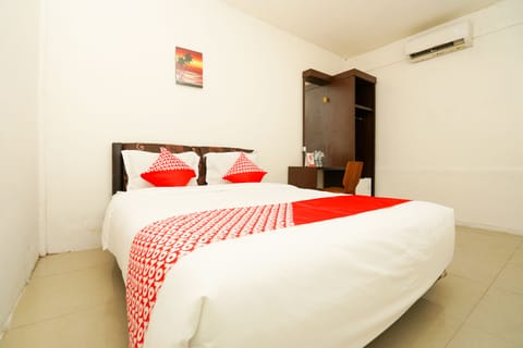 Deluxe Double Room | Laptop workspace, free WiFi, bed sheets