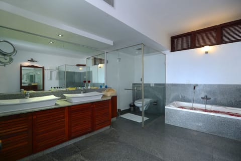 Regalia Ocean View Suite | Bathroom | Shower, free toiletries, towels, soap