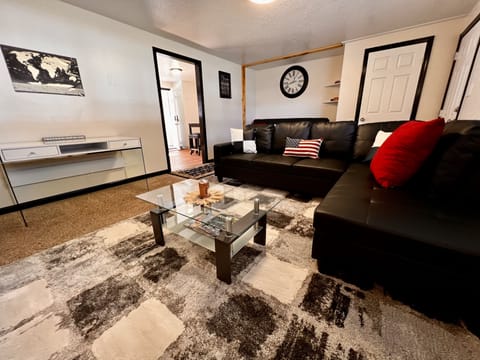 Business Condo, Multiple Bedrooms | Living area | Smart TV, Netflix, streaming services
