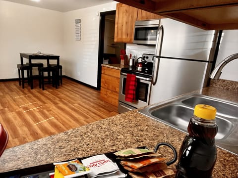 Business Condo, Multiple Bedrooms | Private kitchen | Full-size fridge, oven, stovetop, dishwasher