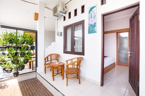 Standard Double Room | Living area | Flat-screen TV