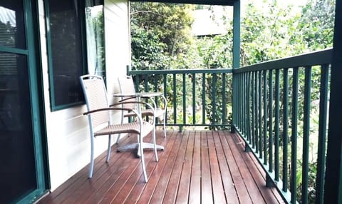 Lorikeet Luxury Cottage | Terrace/patio