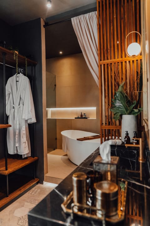 Habitacion Luxury No. 4 | Bathroom | Designer toiletries, hair dryer, towels, soap