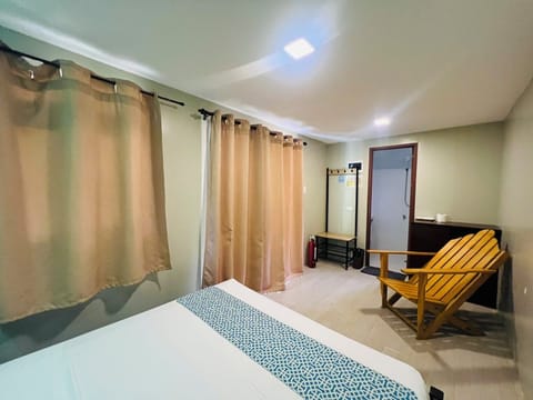 Deluxe Room, 1 Queen Bed, Non Smoking, Resort View | Bed sheets